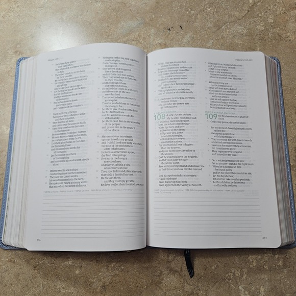 CSB (in)courage Devotional Bible Blue LeatherTouch Holman Women Study Bible - Picture 5 of 9
